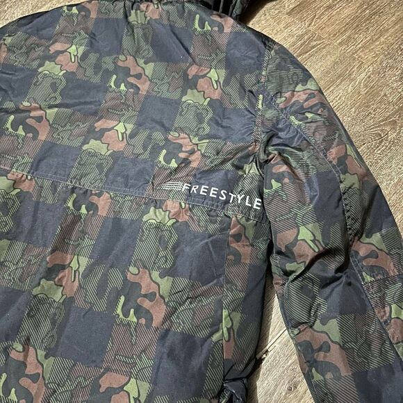 Big Chill Boys Winter Ski Jacket Green Black Camouflage Hood Lined youth Size 18 - Picture 12 of 14
